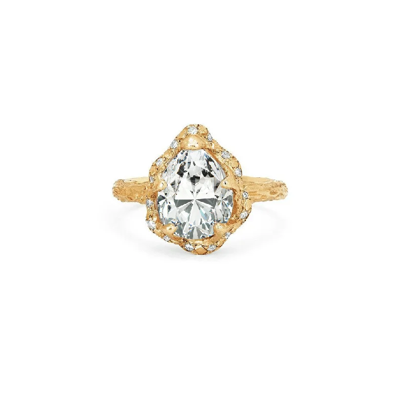 Baby Queen Water Drop Diamond Setting with Sprinkled Diamonds