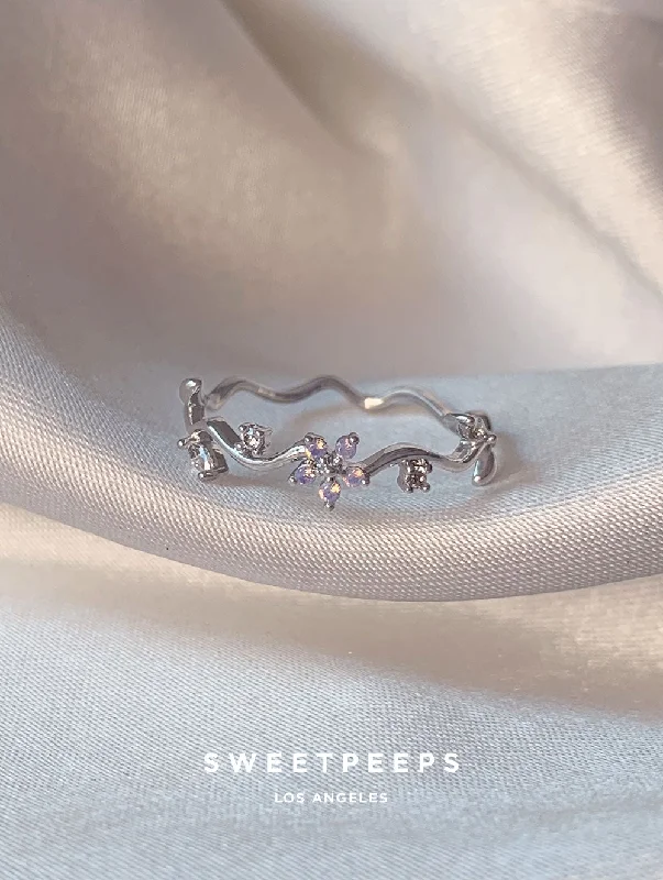 Keiko Petals Ring - Silver