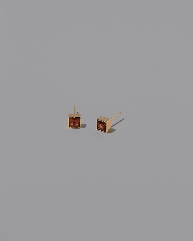 Square Frame Stud Earrings - Grand Anthill Garnet